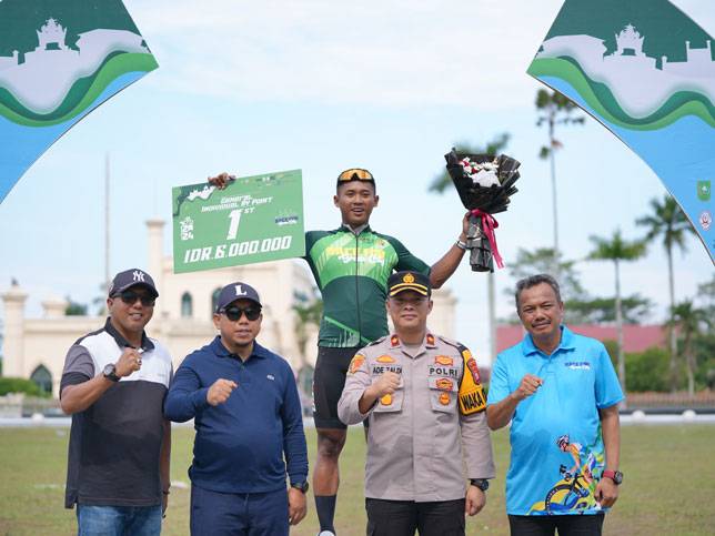 Pebalap Malaysia Tercepat Finish di Etape Ke III