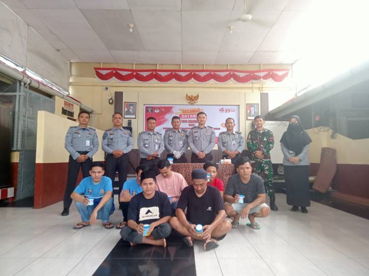 Tunjukkan Konsistensi, Lapas Kelas II B Teluk Kuantan Rutin Razia Kamar Hunian Serta Tes Urin Petugas  dan WBP