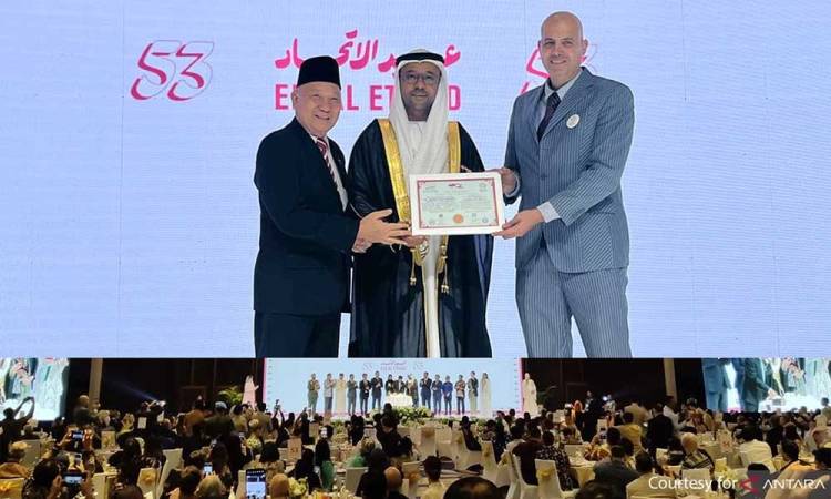 Pemberian Penghargaan International Certificate Isi Perayaan Hari Nasional Uni Emirat Arab di Jakarta