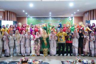 Lestarikan Budaya Melayu, DWP Disdik Riau Gelar Lomba Fashion Show Kebaya Songket