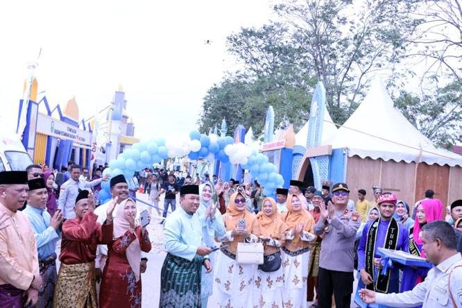 Wakil Ketua II DPRD Siak Laiskar Jaya Hadiri Pelepasan Pawai Taaruf MTQ Ke-XXIV Kabupaten Siak