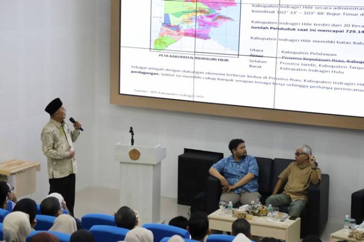 Hadiri Seminar Nasional di Universitas Riau, Bupati Inhil Sampaikan Urgensi Hilirisasi Kelapa
