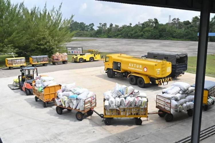 Lanud Roesmin Nurjadin Telah Distribusikan 38.863 Ton Bantuan Logistik Korban Bencana Sumatera