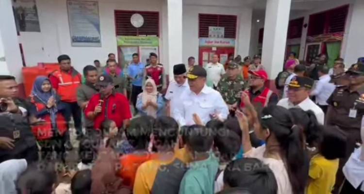 Kunjungi Korban Bencana Alam Sumatera Barat, Menko Polkam Sampaikan Komitmen Pemerintah Dalam Penanganan Bencana