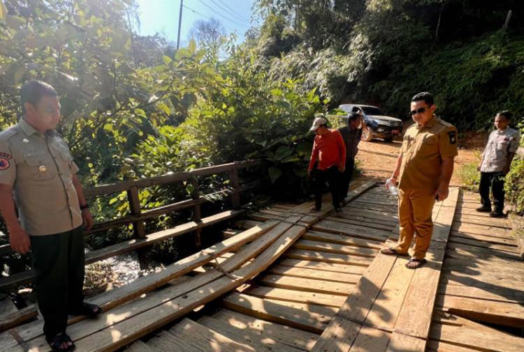 Jembatan Penghubung Utama di Lubuk Bigau Kampar Kiri Hulu Rusak Parah, Pemkab Upayakan Perbaikan Tahun Depan