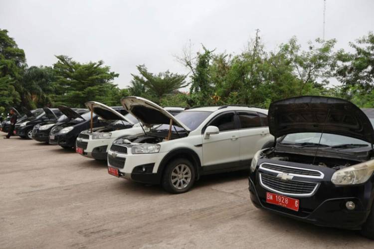 Bupati Inhil Cek Kendaraan Dinas Pemkab yang akan Dilelang