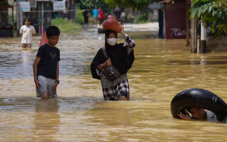 Sekdaprov Riau Instruksikan Posko Bencana Aktif 24 Jam Hadapi Cuaca Ekstrem