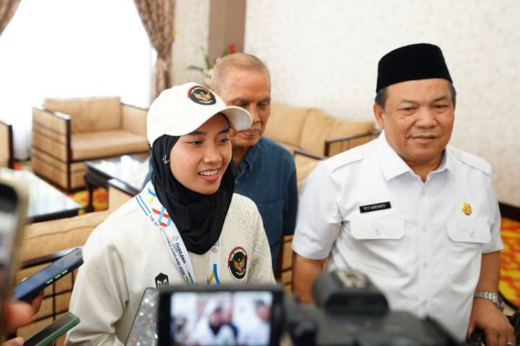 Sumbang Emas untuk Indonesia di SEA Games 2025, Plt Gubernur Sambut Kepulangan Puja Lestari