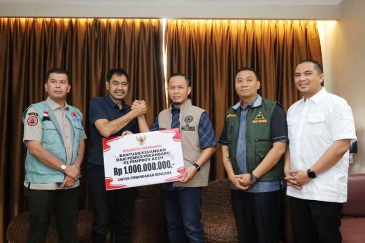 Setelah Sumut, Wako Pekanbaru Serahkan Bantuan Rp1,5 Miliar untuk Aceh