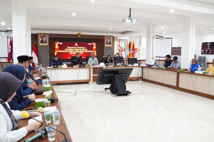 KPU Riau Gelar Bimtek dan Sosialisasi PKPU Nomor 3 Tahun 2025 Tentang PAW Anggota DPRD