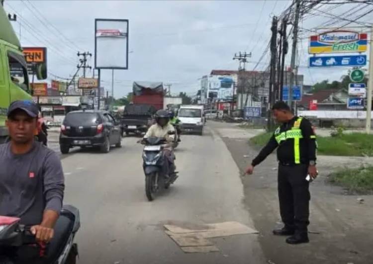 Laka Maut di Binawidya, Perempuan Tewas Terlindas Truk, Sopir Kabur