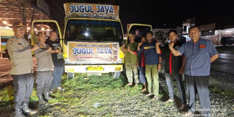 Kapolsek Kandis Lepas Pengiriman Bantuan Kemanusiaan untuk Korban Bencana Alam Sumatera