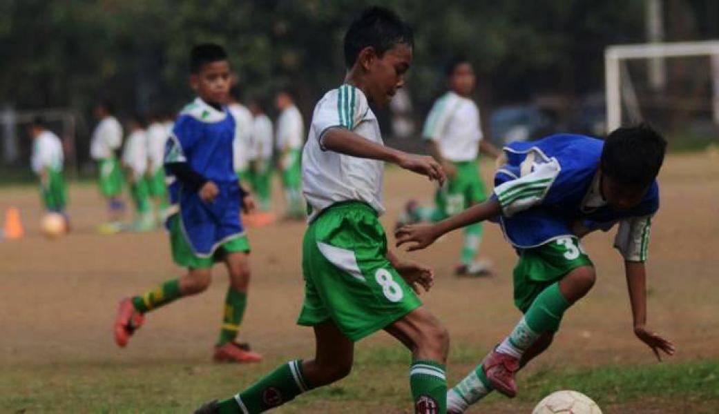 38 Club Sepak Bola Pelajar Bertanding Memperebutkan Piala Danon    