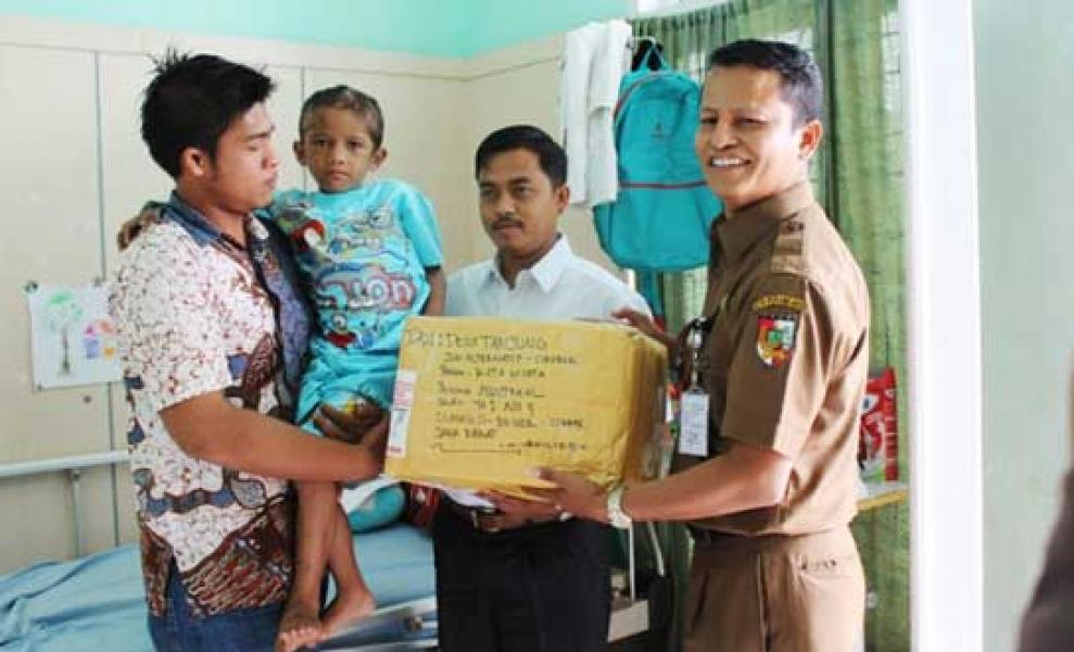 Artis Sinetron Dewi Tanjung  Ingin Jadi Ibu Asuh Aditya 
