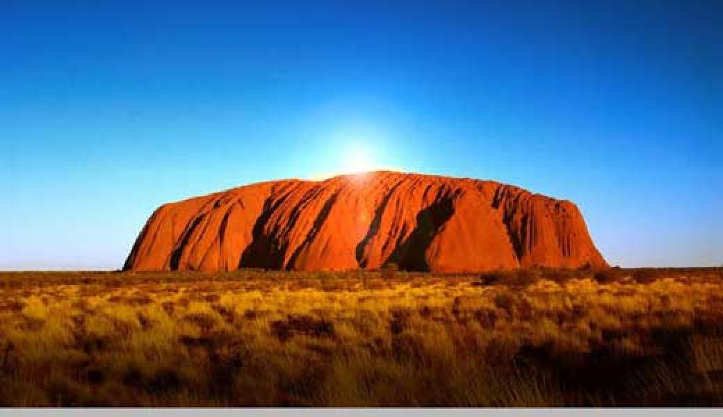 Batu Keramat Aborigin Bakal Bisa Dilihat dari Balon Udara