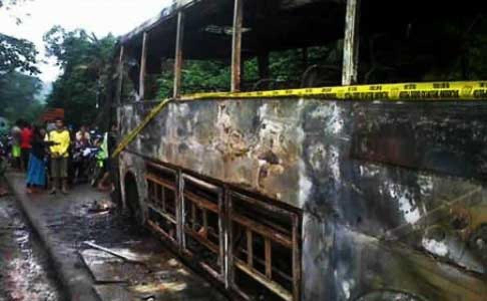 Bus Family Raya Terbakar di Sijunjung, 9 Tewas