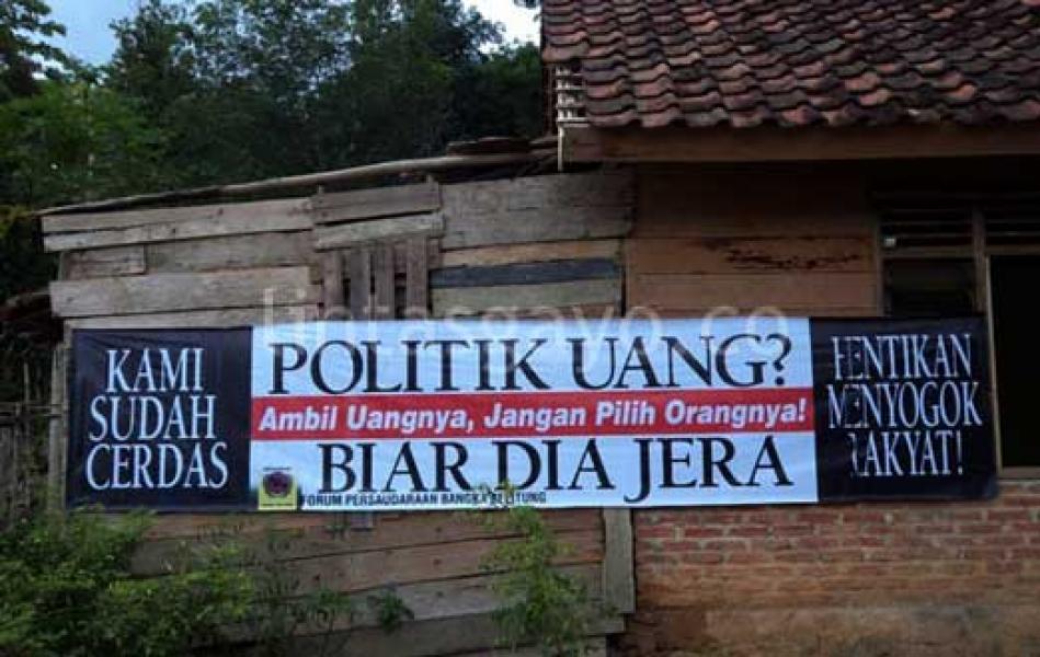 Diimingi Sembako dan Uang, Sejumlah Caleg Mulai Kumpulkan KTP Warga