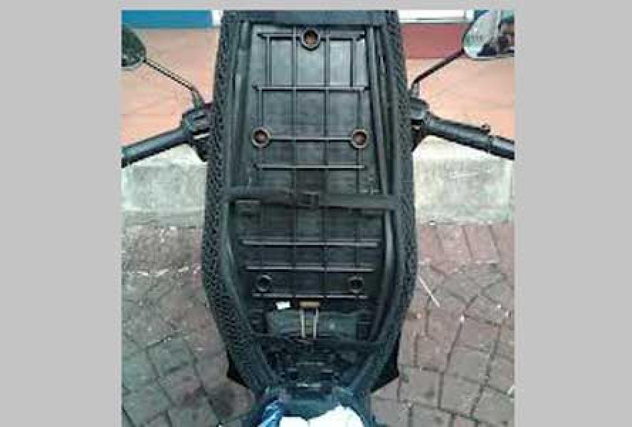 Ditinggal Sebentar, 2 Hp Blackberry Dalam Jok Motor Raib