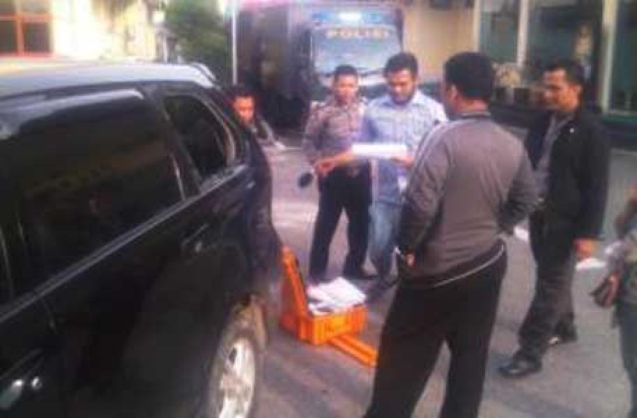 Ditinggal Setengah Jam, Dua Laptop Dalam Mobil Dona Raib