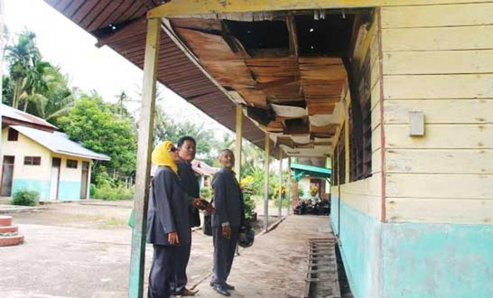 Dua Lokal SDN 19 Sonde Rusak Berat