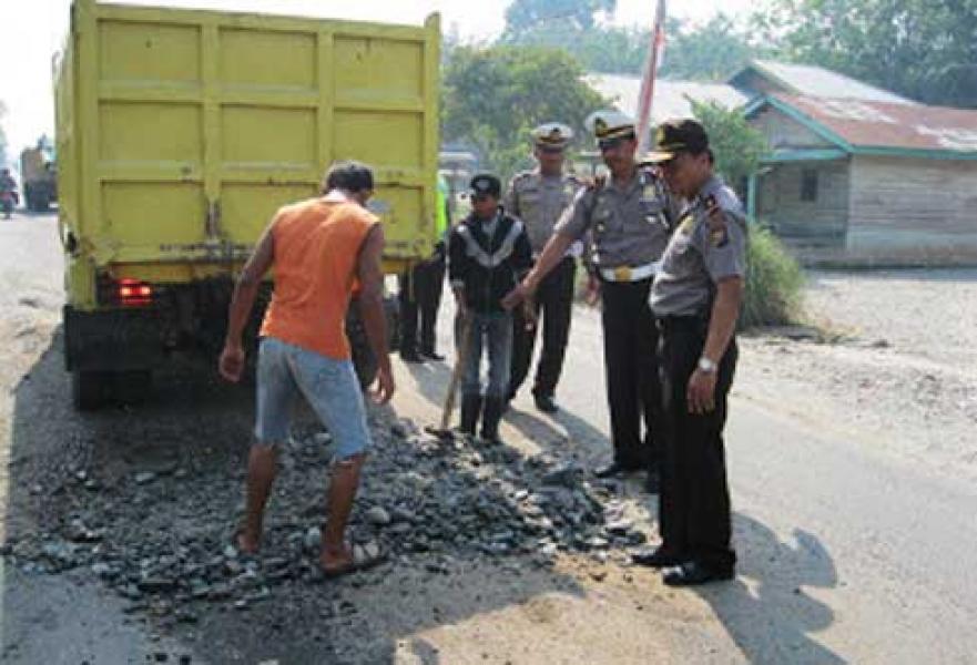 Jembatan Timbang Ujungbatu Tidak Berfungsi, Truck Over Tonase Leluasa