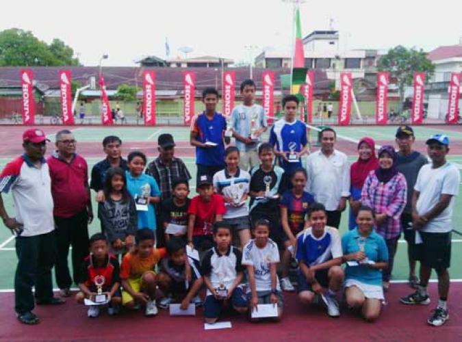 Kejuaraan Tenis Lapangan Cup I Semangat Prestasi Masa Lalu