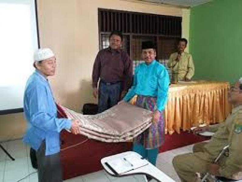 Kemenag Rohul Bantu Karpet dan Alquran di 10 TPQ