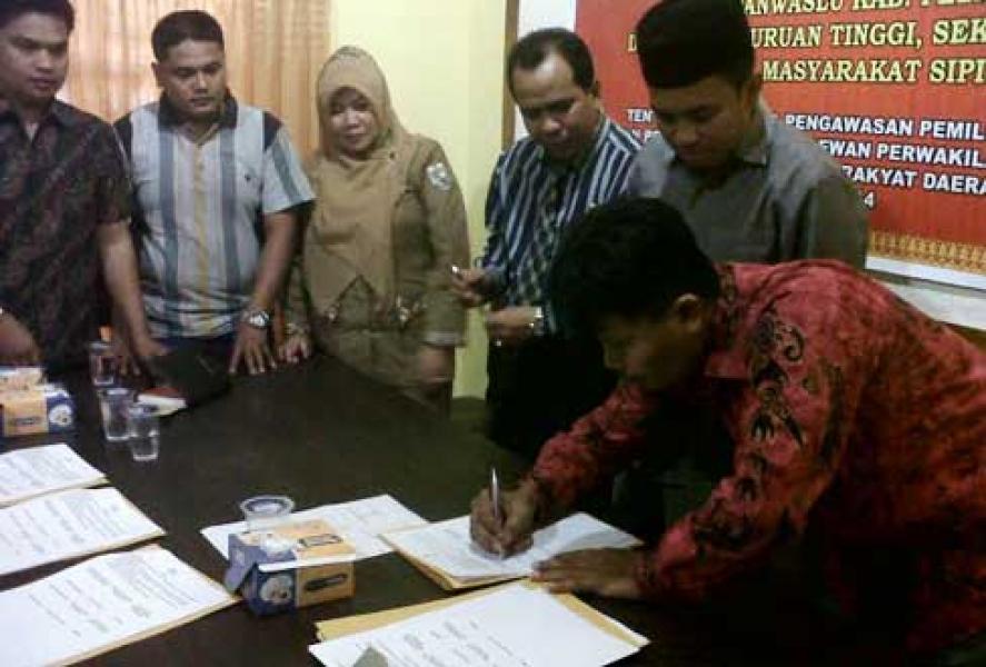 Panwaslu Pelalawan Tandatangani MoU Dengan OMS