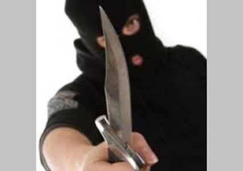 Tanyakan Gaji, Karyawan XP Ditempelkan Pisau Oleh Atasannya