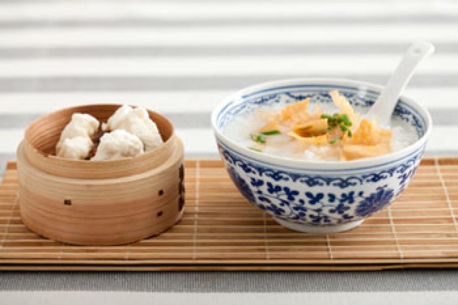 Benarkah Siomay dan Bubur Cu Nyuk Mengandung Babi?