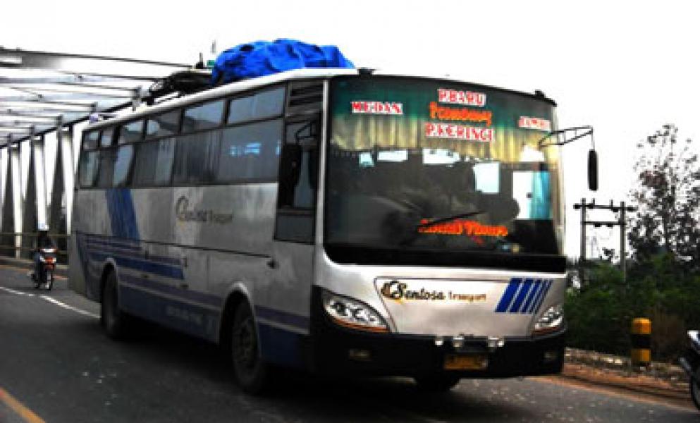 BrekingNews: Bus Sentosa Transport Terbalik di KM 44 Minas, Puluhan Penumpang Luka Parah
