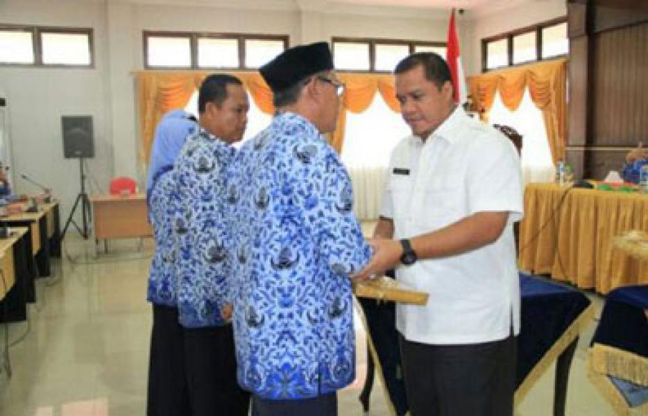 Bupati Yopi Serahkan DPA Inhu 2015