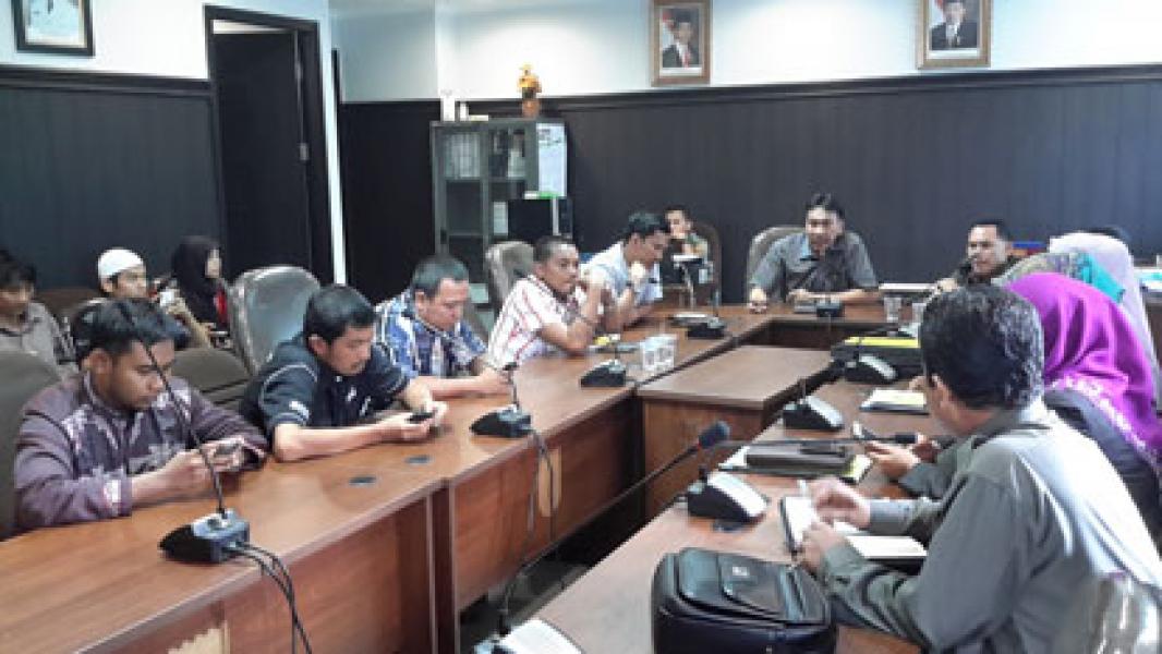 Dituding Menyetujui Kenaikan Tarif Service Charge, Pedagang Datangi DPRD Pekanbaru