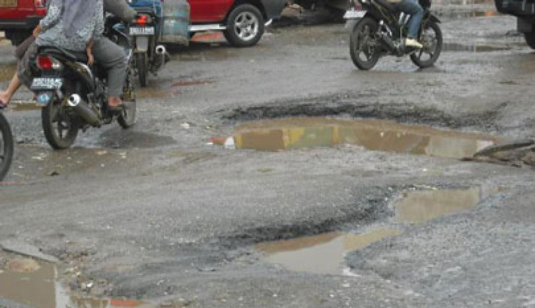 Jalan Cipta Karya Rusak Parah