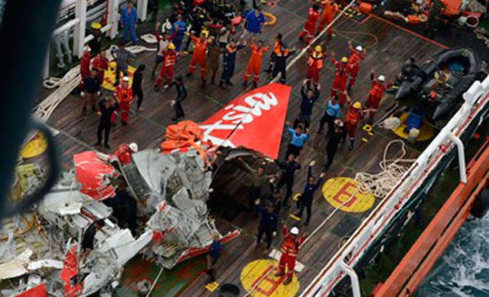 Pengangkatan Ekor Pesawat AirAsia QZ-8501 Operasi yang Membanggakan