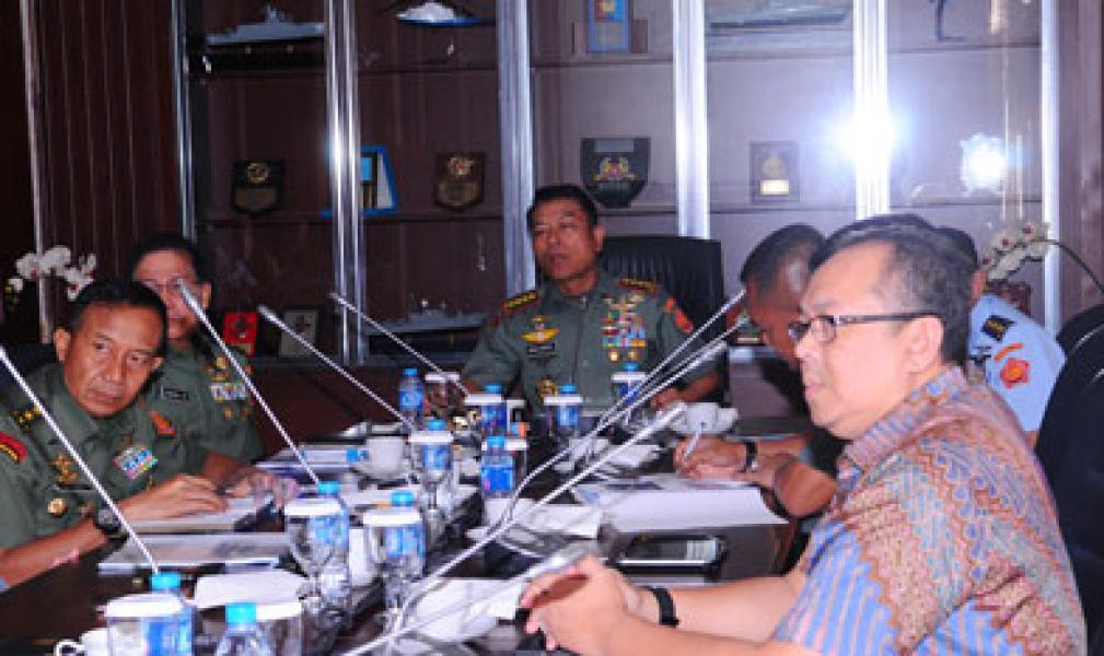 PT. LAPI Paparkan Radar Dihadapan Panglima TNI