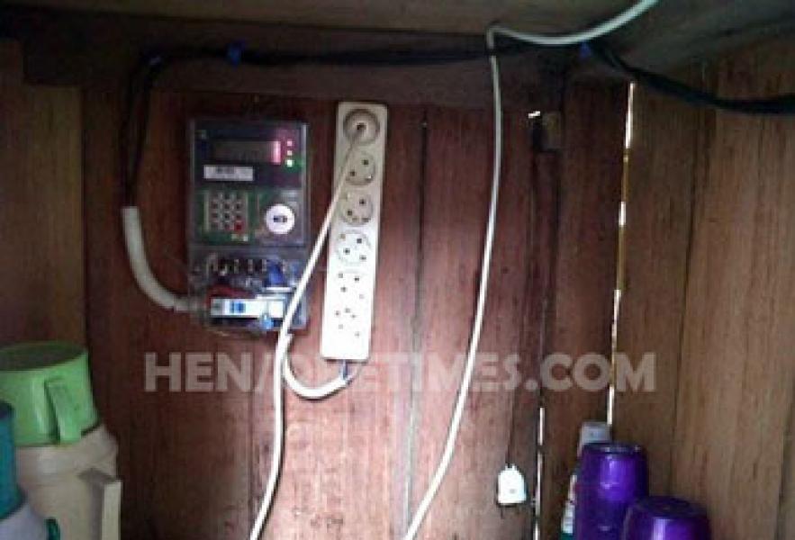 Petugas Sembunyikan Meteren PLN di Dalam Kios
