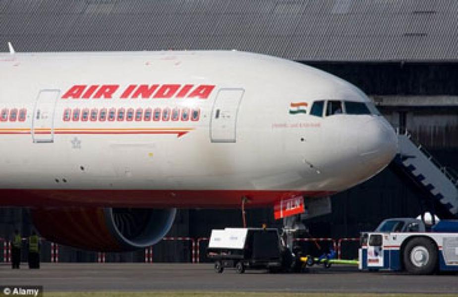 Pilot dan Mekanik Debat, Pesawat Delay Tiga Jam