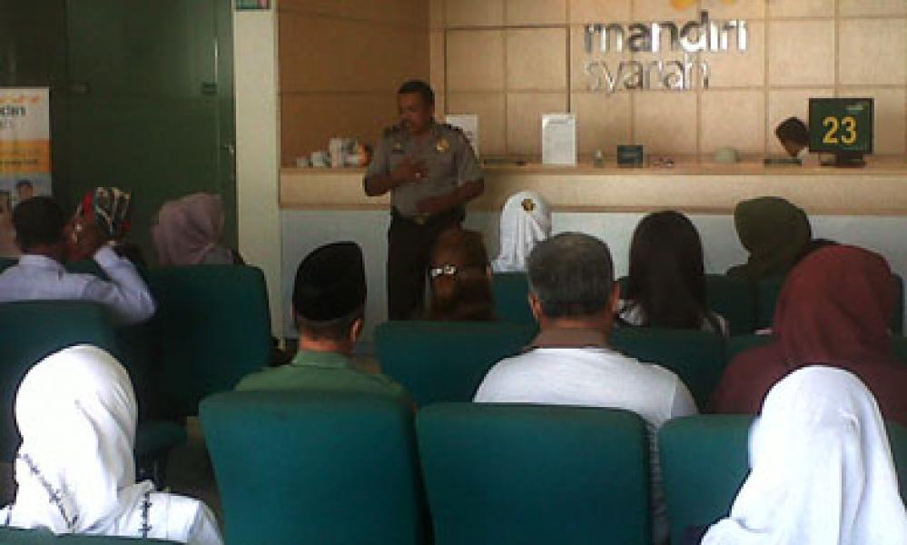 Polsek Bangko Sosialisasi Kamtibmas kepada Nasabah Bank