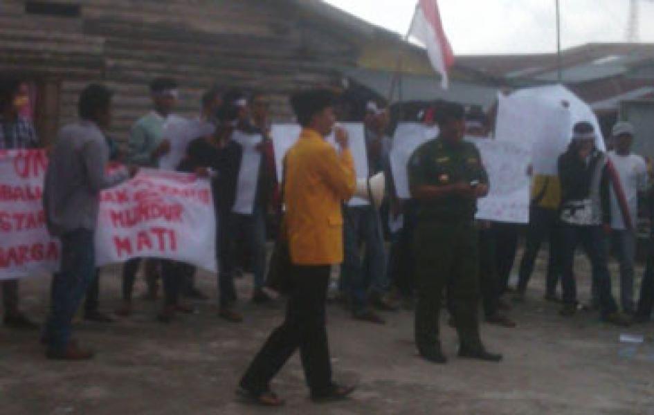 Ratusan Massa Gempa Demo Kantor Penghulu Panipahan Darat