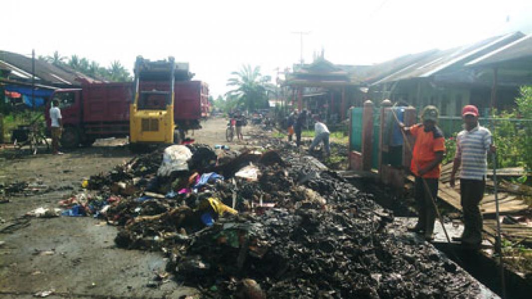 Sampah Menggunung Pasca Pemindahan PKL Bagan Siapiapi