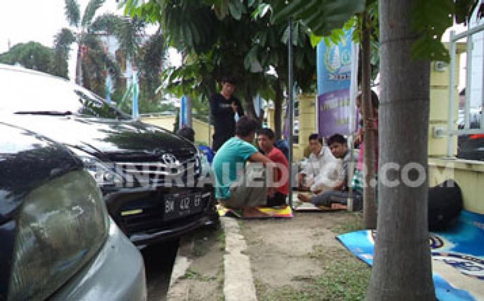 Sebelas Imigran Gelap Asal Afganistan Terlantar di Kantor Imigrasi Pekanbaru