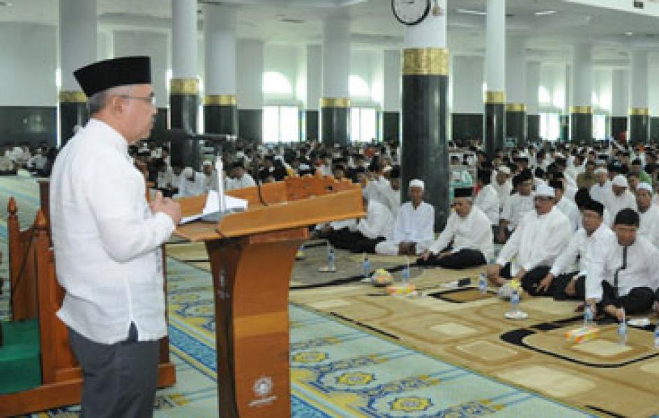 Setiap Kamis, PNS Pemprov Riau Sholat Dzhur Berjamaah di Masjid Agung
