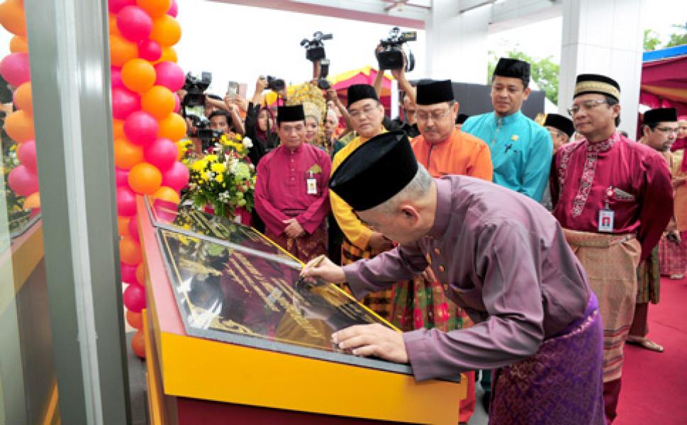 Akhirnya Gedung Manara Bank Riau Kepri Diresmikan