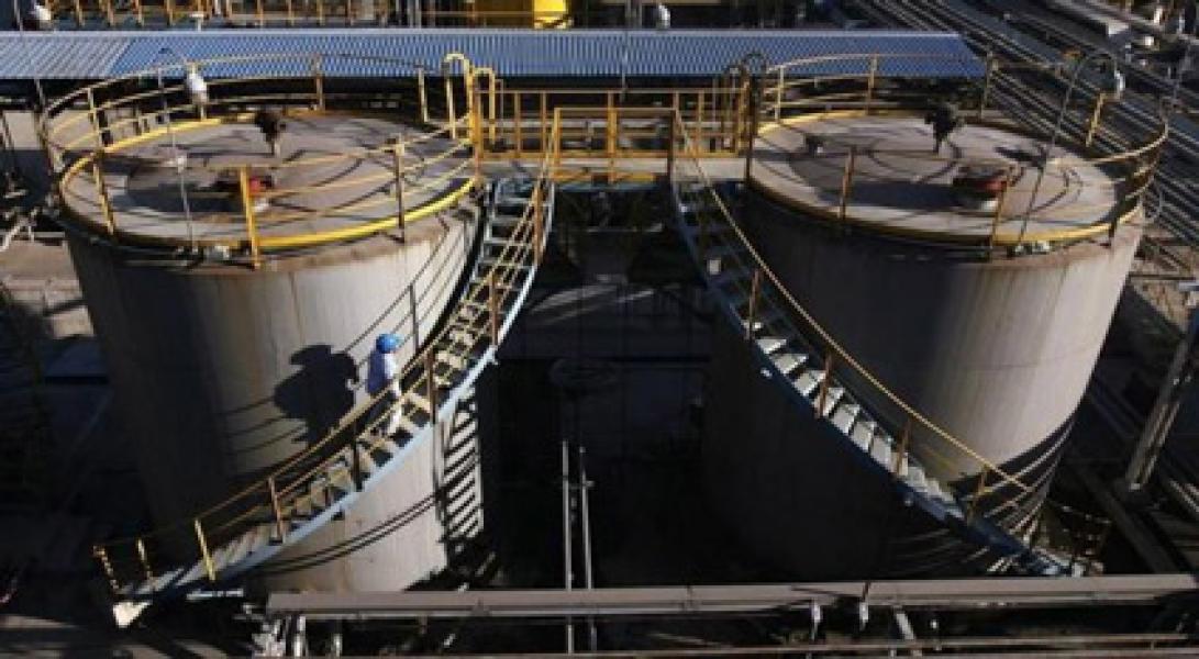 Alasan Terus Turunnya Harga Minyak Dunia di Bawah USD30 per Barel