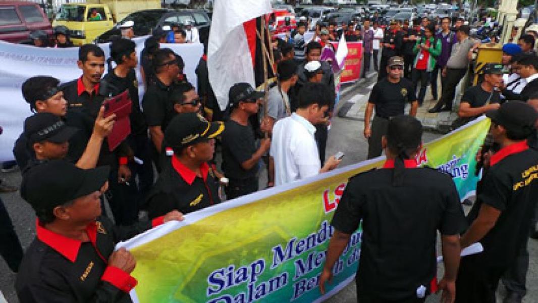 Demo Mapolda dan Kejati Riau, LSM Penjara Tuntut Pengusutan Kasus Korupsi di Riau