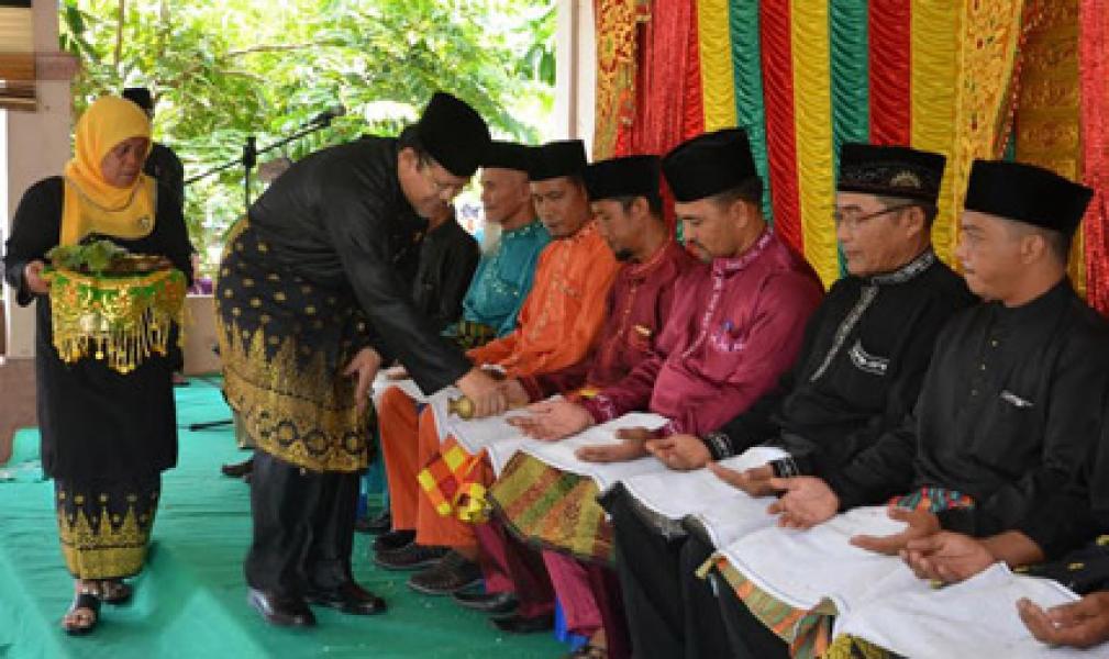 H Burhanuddin Lantik 372 Pengurus LAMR Desa/Kelurahan se Kecamatan Bengkalis