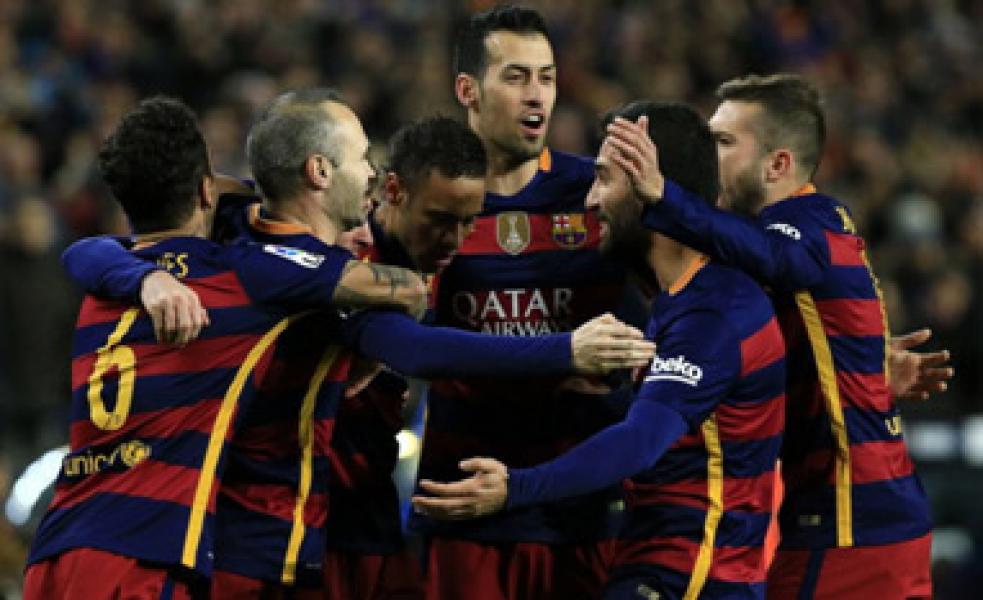 Hujan Kartu Warnai Kemenangan Barcelona