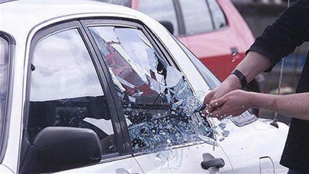 Jemput Handphone Dalam Rumah Mobil Dipecah, Uang dan Hp Raib