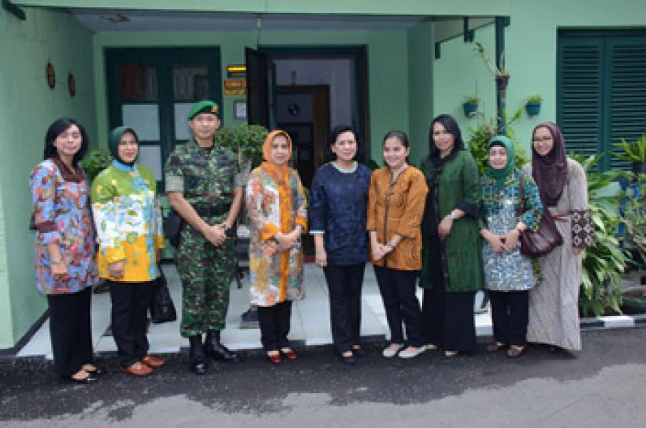 Ketum Dharma Pertiwi kunjungi Markas Yonif 516/Mekanis